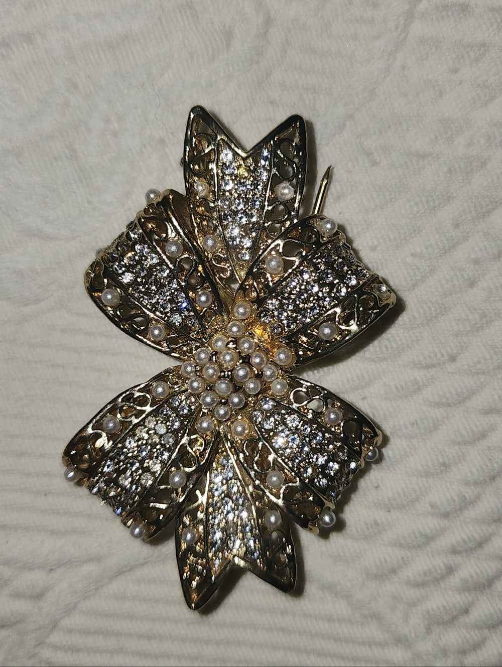 Elegant Gold-Tone Pearl & Crystal Floral Brooch - Women Jewelry